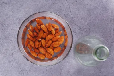 avoid soaked almonds  किडनी के मरीज भिगोकर न खाएं बादाम
