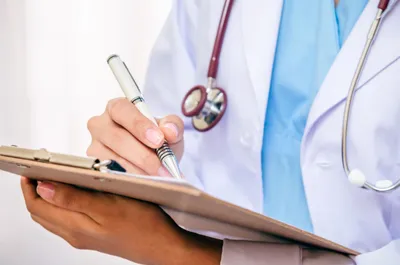 spinal tb treatment  रीढ़ की टीबी है  तो अधूरा न छोडें इलाज