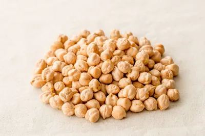 raw chickpeas side effects  क्या कच्चे चने खाने से आ सकता है मल में खून