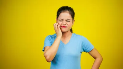 holi skin damage  होली के रंगों से स्किन को होते हैं ये नुकसान